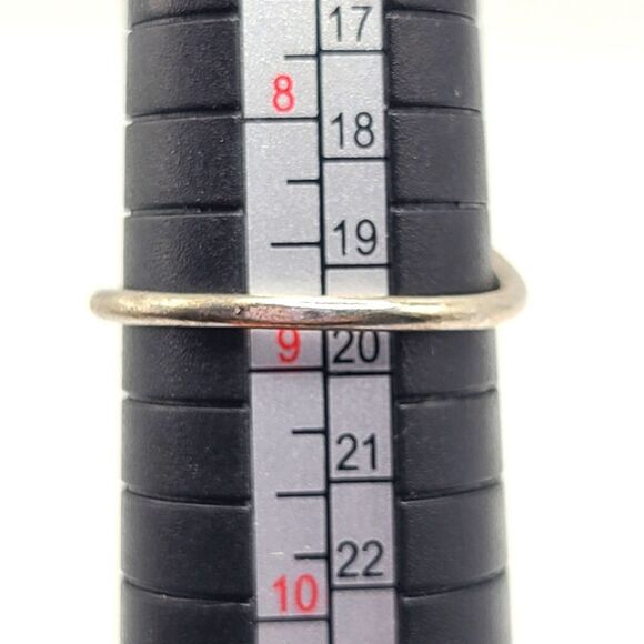 Sterling Silver Ring, Size 9 - Picture 4 of 6